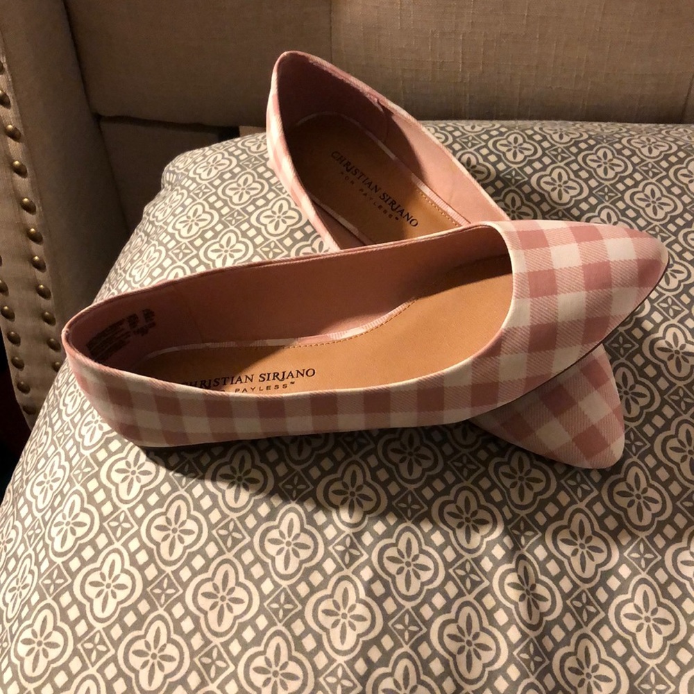 Gorgeous flats perfect for the summer 🌞🌻